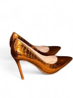 Copper orange croc print heels
Size 7 1/2